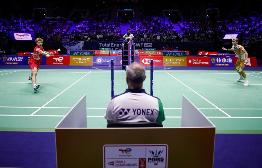 而另一名中 而另一名中